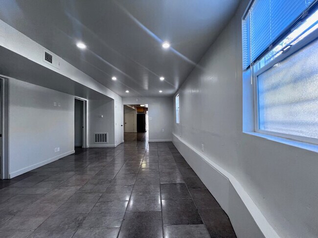 Foto del edificio - 1037 Peralta St