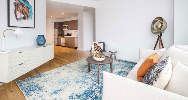 Building Photo - 3 bedroom in LONG ISLAND CITY NY 11101