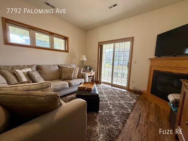 Foto del edificio - 7792 Palomino Ave NE