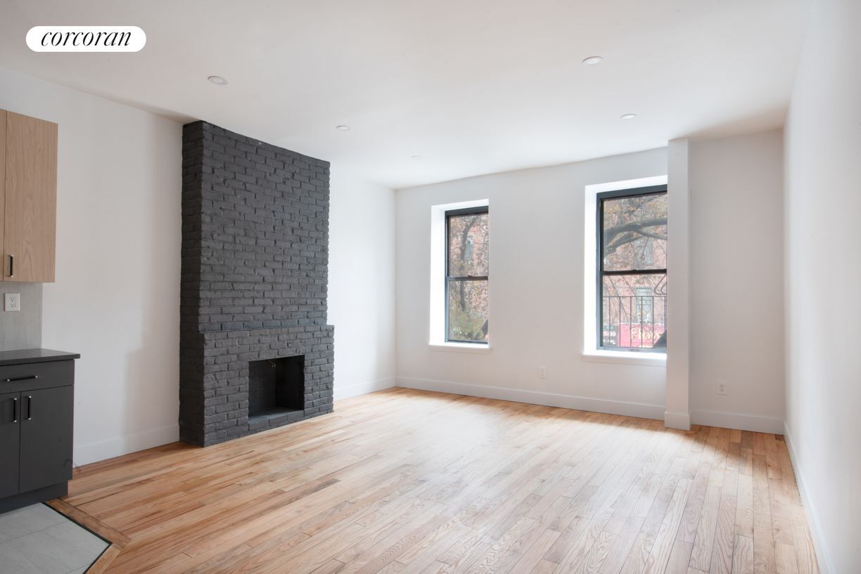 Primary Photo - 2 Lincoln Pl