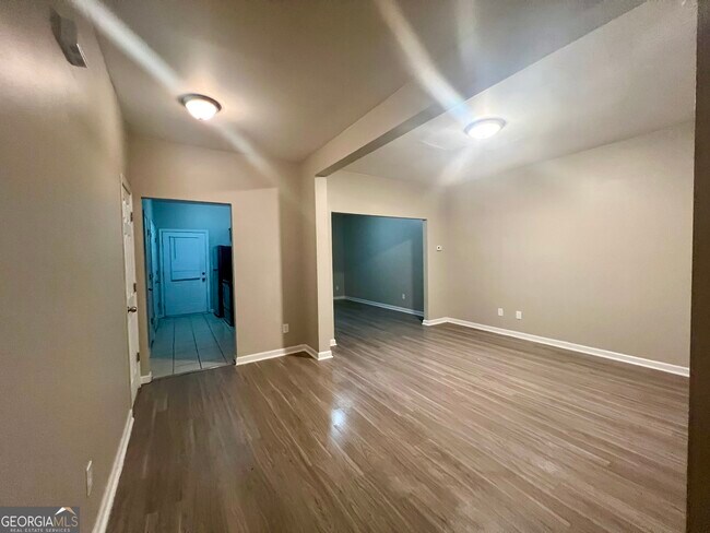 Building Photo - 1005 Mill Creek Way