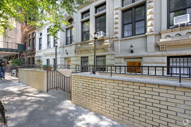 Building Photo - 66 W 82nd St