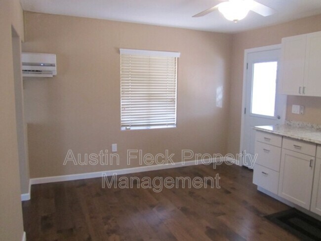 Foto del edificio - 1225 E Spence Ave