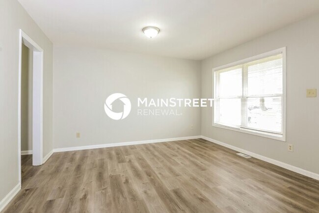 Foto del edificio - 3 Bedroom Pet-Friendly Home in Indianapolis, IN with Main Street Renewal