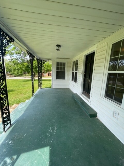 Building Photo - 153 E Toombs Ave