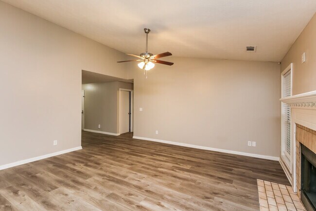 Building Photo - 1394 Luther Way