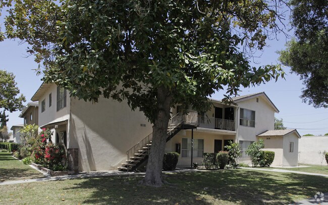 Foto del edificio - 717 E Santa Fe Ave