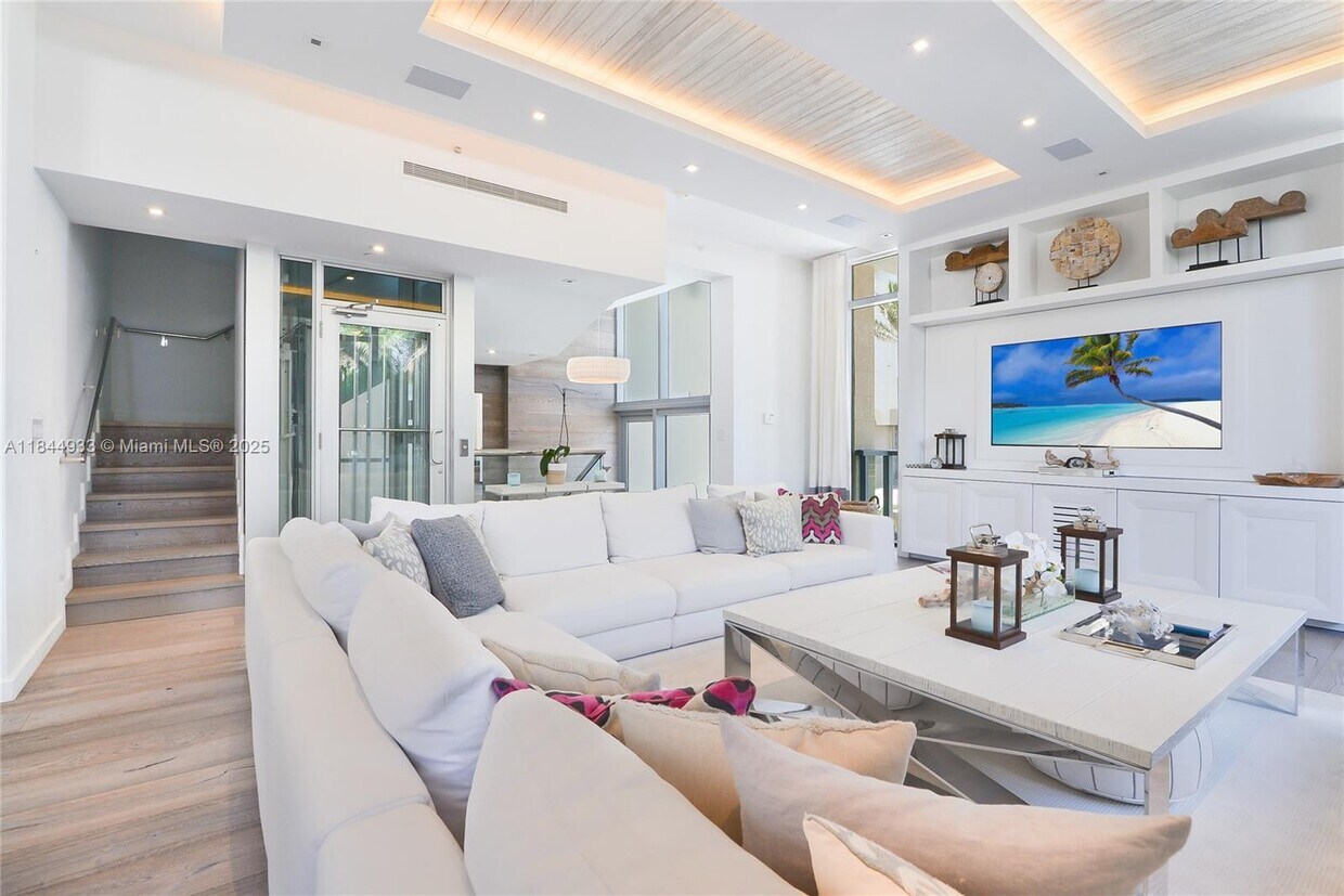 Foto principal - 9501 Collins Ave