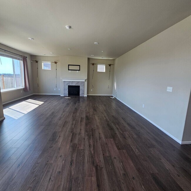 Photo - Beautiful 4-Bedroom Home with Spacious Lof...