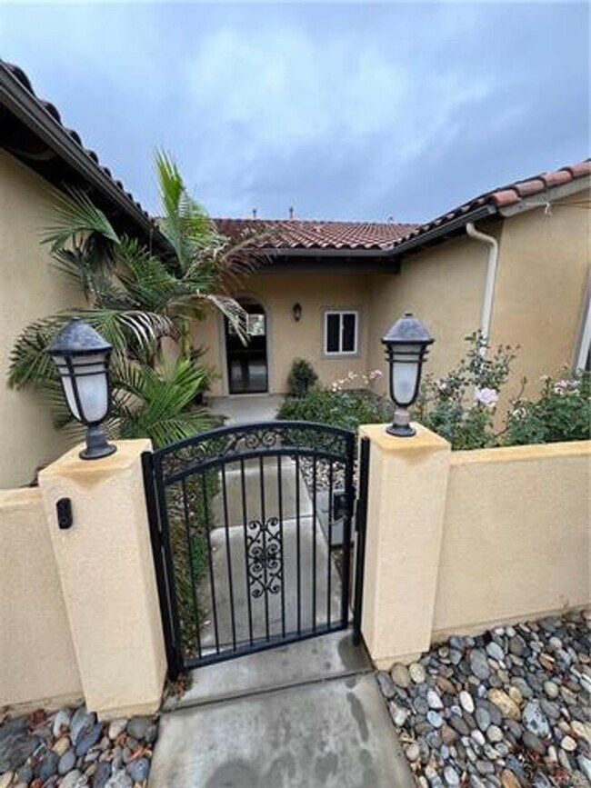 Building Photo - One-of-a-kind single-story home