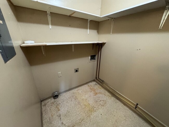 Building Photo - Pinecrest Fourplex