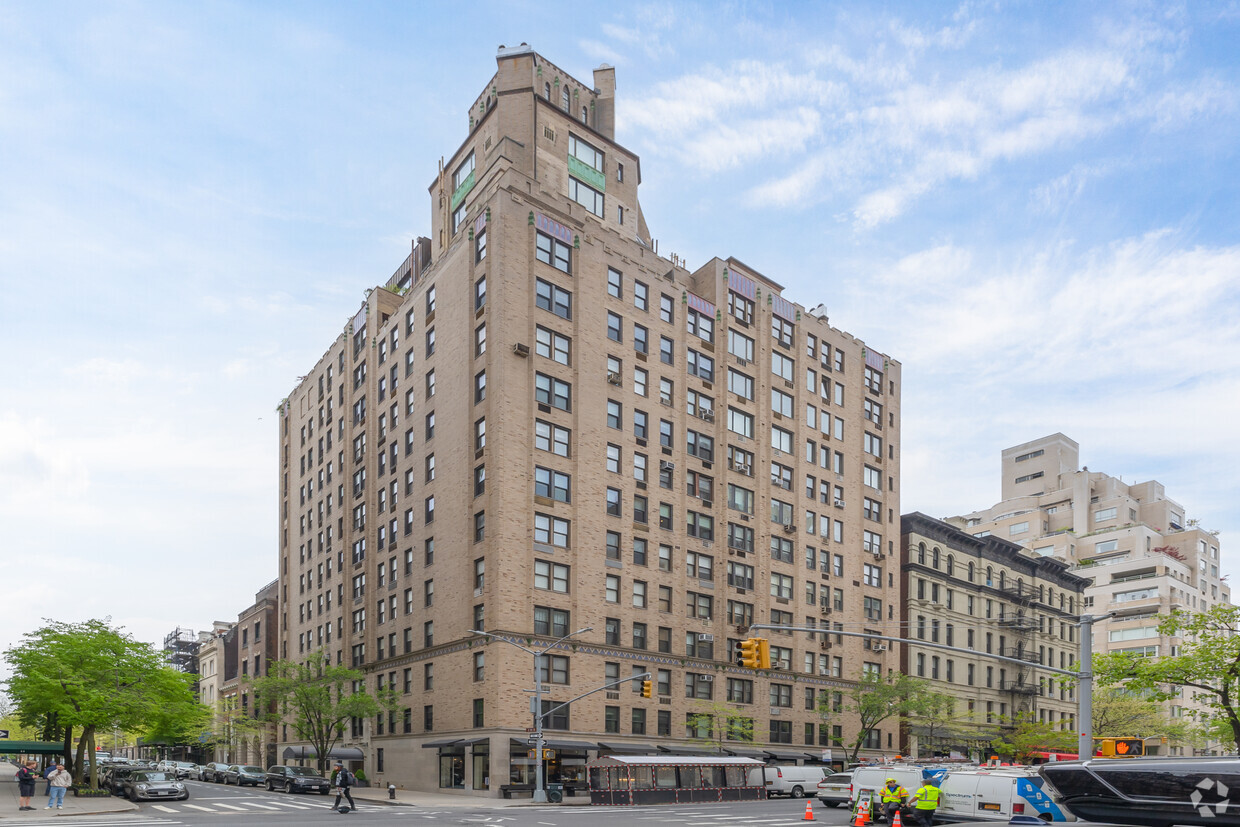 Primary Photo - 21 E 90th St