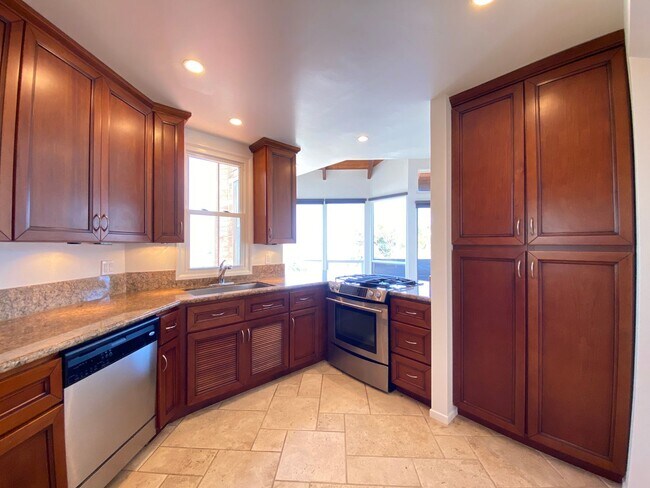 Building Photo - Manchester Duplex