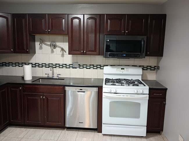 Kitchen - 1206 E Fairview St