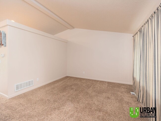 Foto del edificio - Modern 3-Bedroom Home with 3-Car Garage & A/C – Minutes to Downtown Spokane