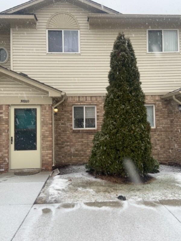 30280 Wedgewood cr Unit 45, Roseville, MI 48066 Condo for Rent in