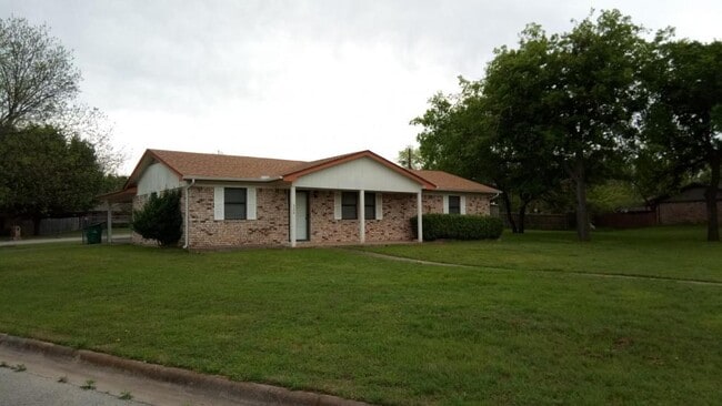 Photo - 320 Jean Dr House