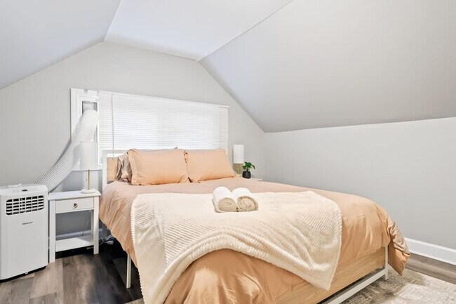 Foto del edificio - 5840 81st Pl