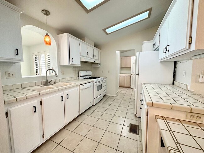 Foto del edificio - AVAILABLE NOW!! 2 Bedroom 2 Bathroom Manufactured Home For 55+ in Thousand Palms!