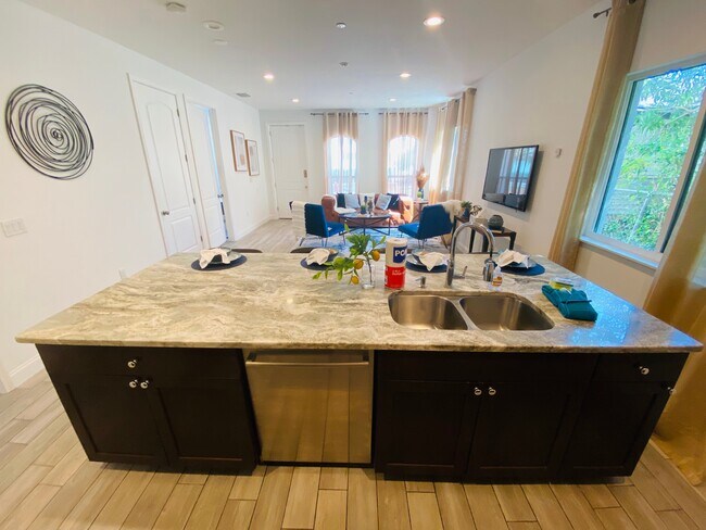 Foto del edificio - 1018 7th Ave S