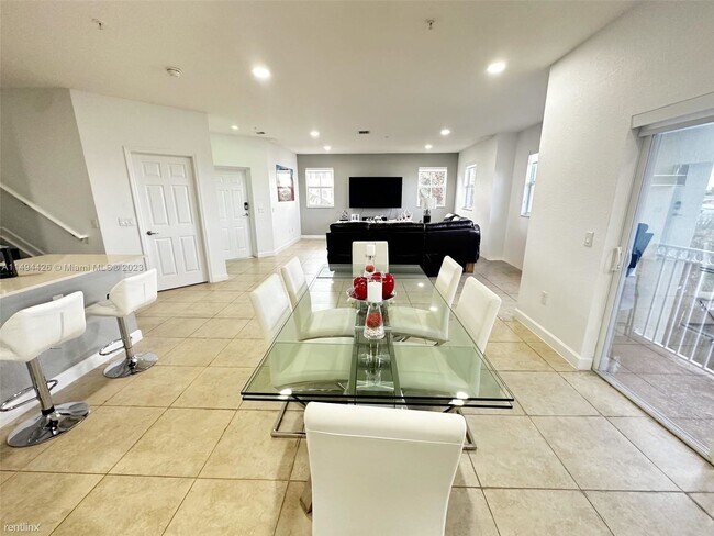 Foto del edificio - 3 br, 2.5 bath House - 260 NW 109th Ave # 20