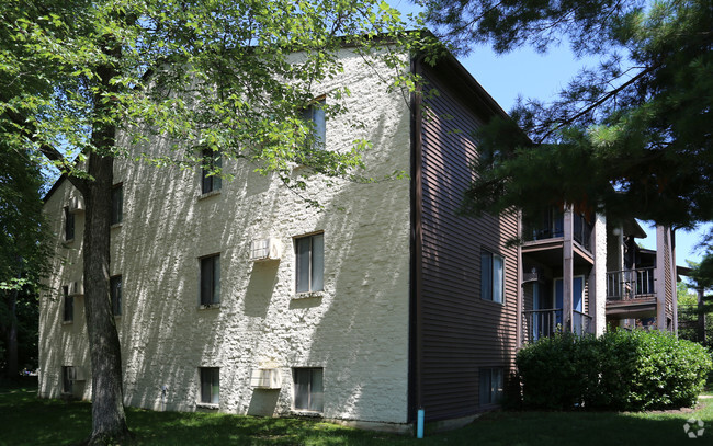 Building Photo - Long Acres Apartments