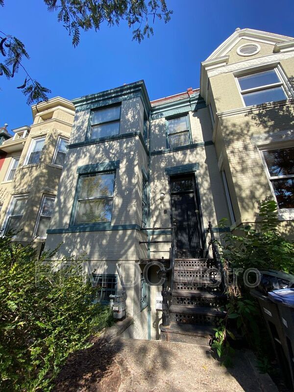 Primary Photo - 514 E St NE