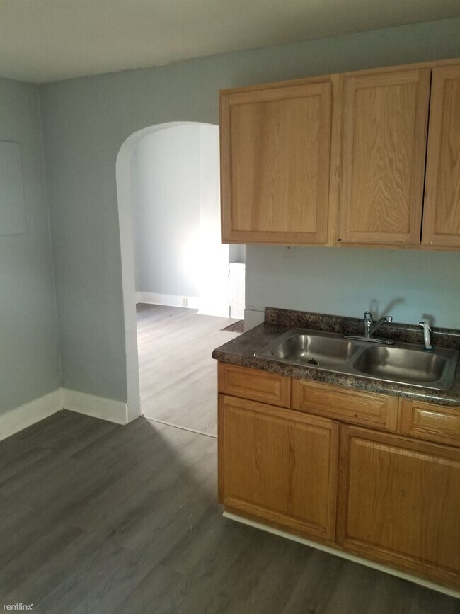 Building Photo - 2 br, 1 bath House - 410 Young Street