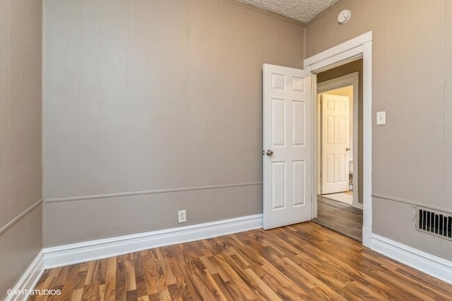Building Photo - 8932 S PARNELL Ave