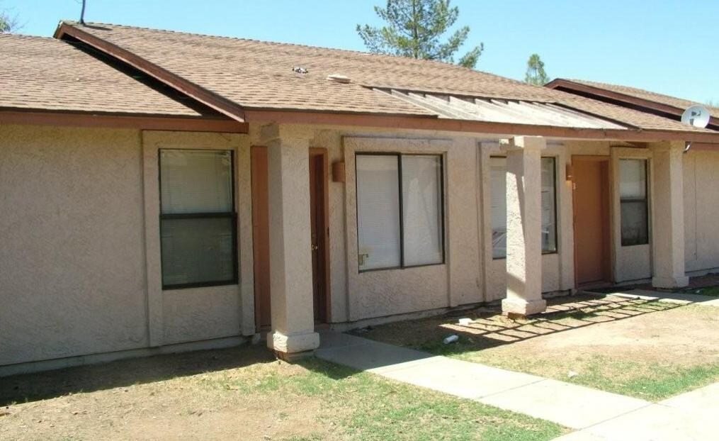 Primary Photo - 2804 E Capri Cir