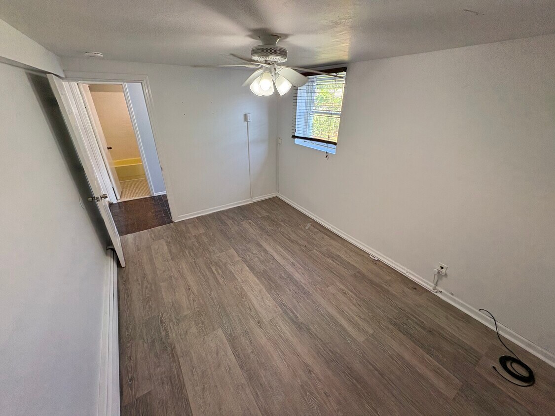 Foto principal - 121 W 7th St