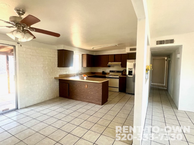 Building Photo - 2328 W Las Lomitas