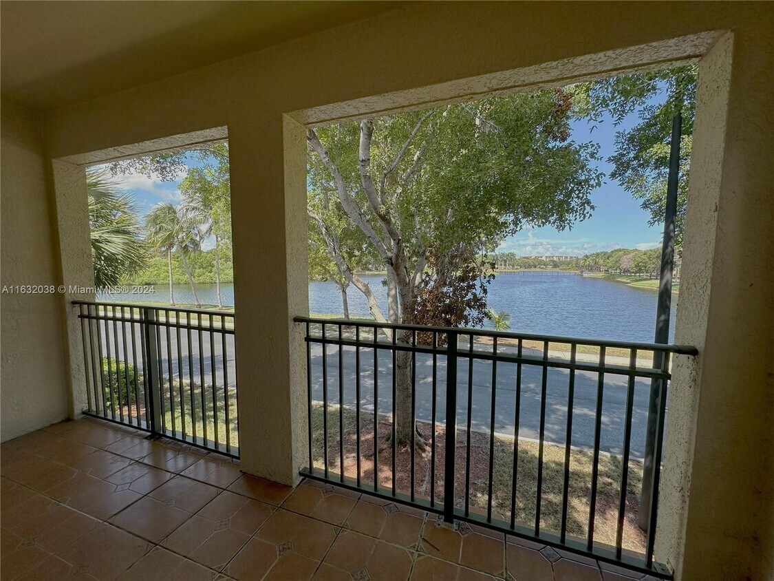 Primary Photo - 2589 Centergate Dr