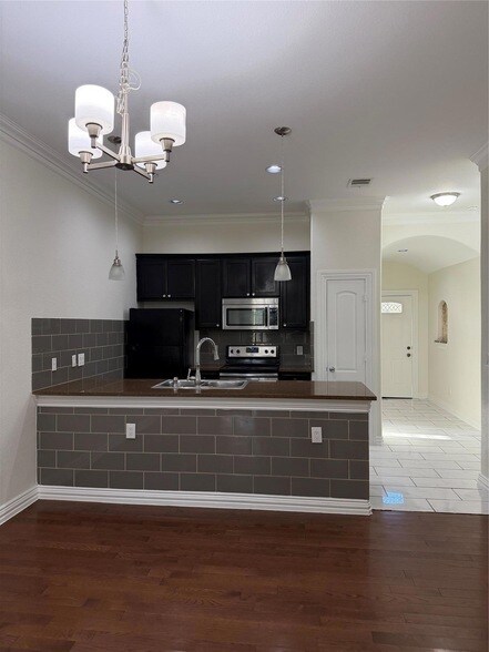 Building Photo - 398 Mesa Dr