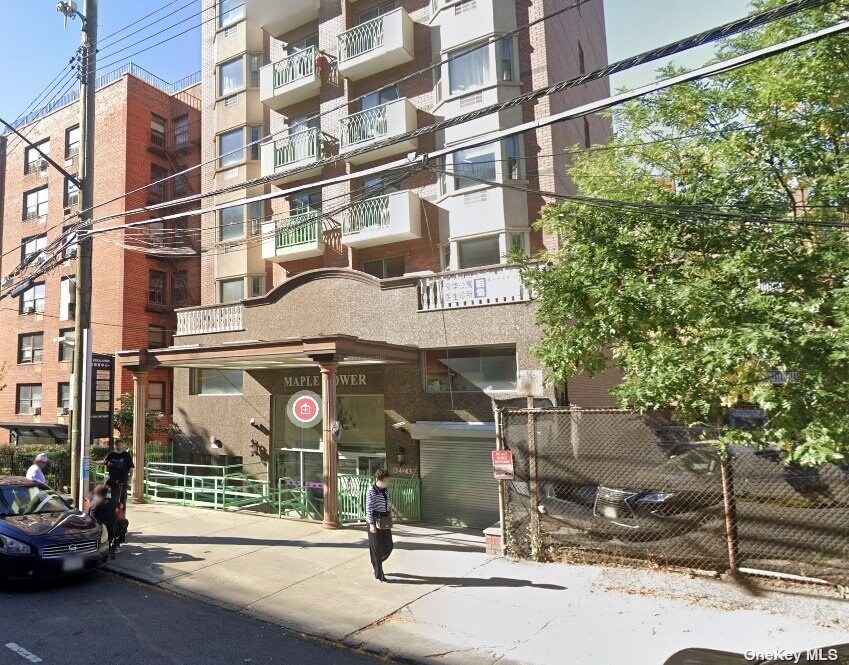Foto principal - 134-38 Maple Ave