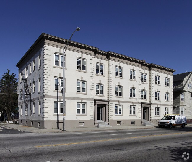Foto del edificio - Elmwood Avenue Apartments