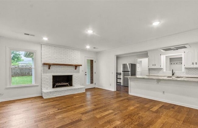 Foto del edificio - 3 bedroom, 2 bath
