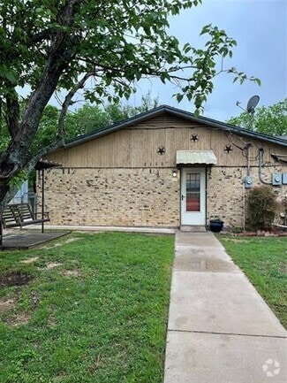 Building Photo - 2111 W Pearl St
