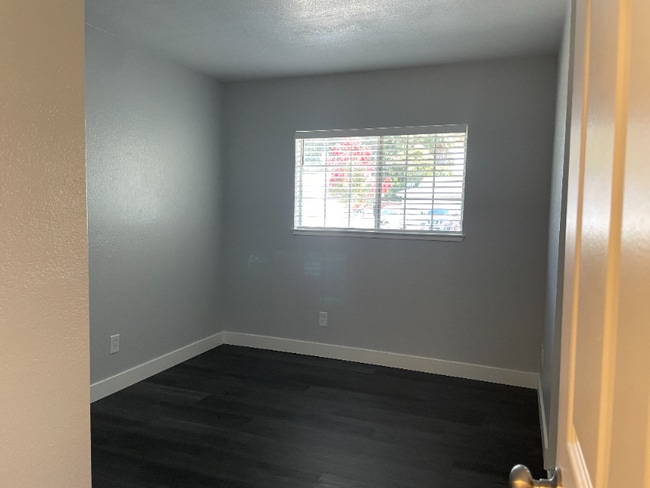 Building Photo - 8907 Amerigo Ave