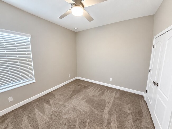 Building Photo - 5418 Silver Sun Dr