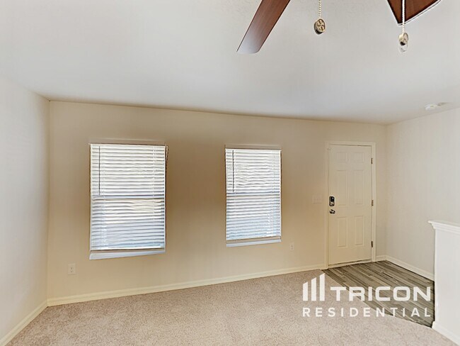 Foto del edificio - 2425 Lake Forest Ave