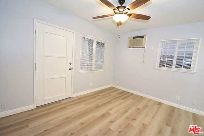 Building Photo - 181 W Spazier Ave