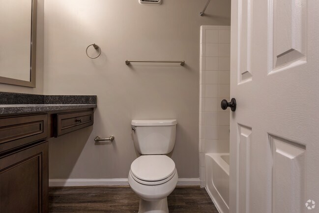 1BR, 1BA - 720 SF - Calibre Woods