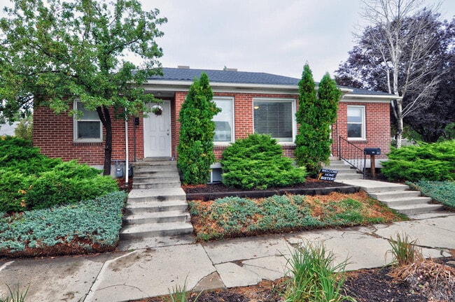 Building Photo - 1581 E Downington Ave