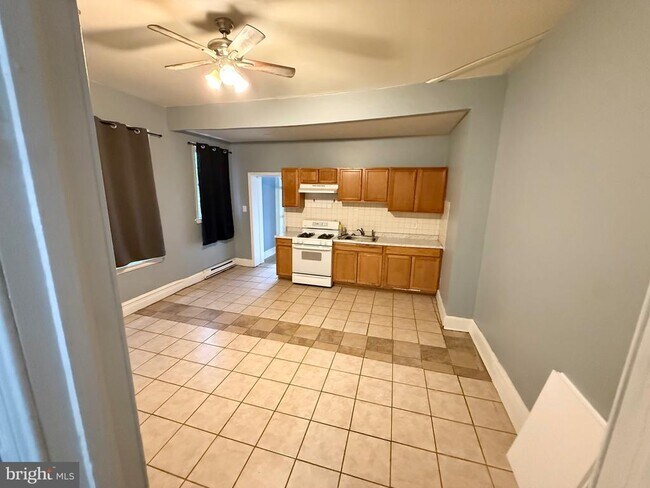 Building Photo - 1328 N 54th St