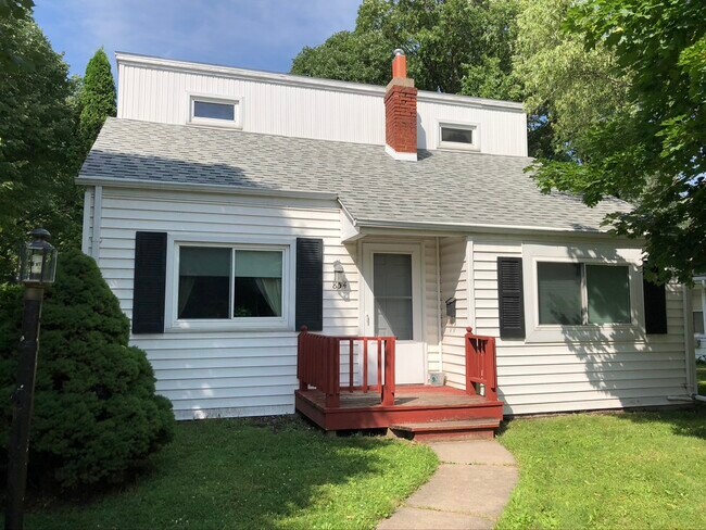 Building Photo - 854 Waverly Pl