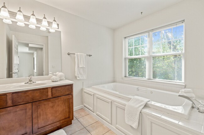 El baño del Landmark At Hatchery Hill - The Landmark at Hatchery Hill