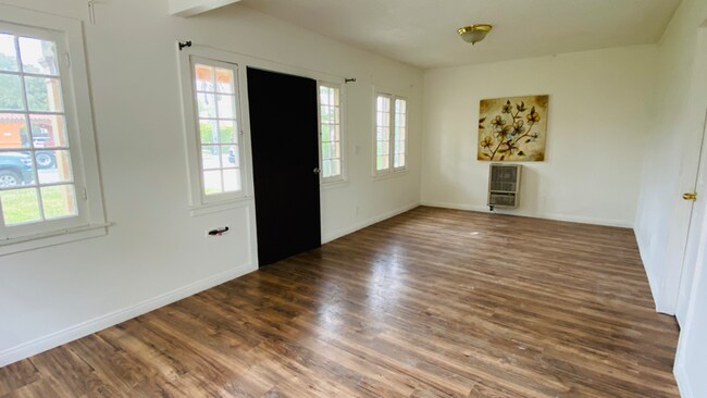 Foto del edificio - 3636 W 64th St