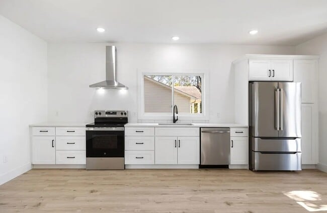 Building Photo - 1905 Highland Ave