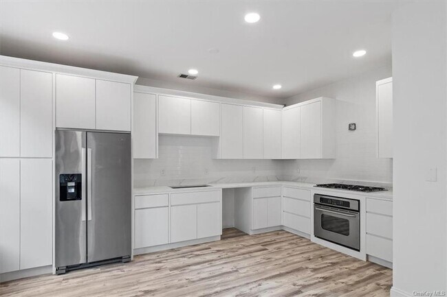 Foto del edificio - 132 Benefield Blvd